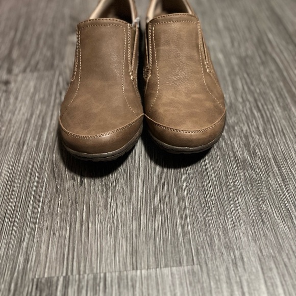 Dr. Scholl's Brown Suede Loafers with Elastic Goring - Picture 2 of 8